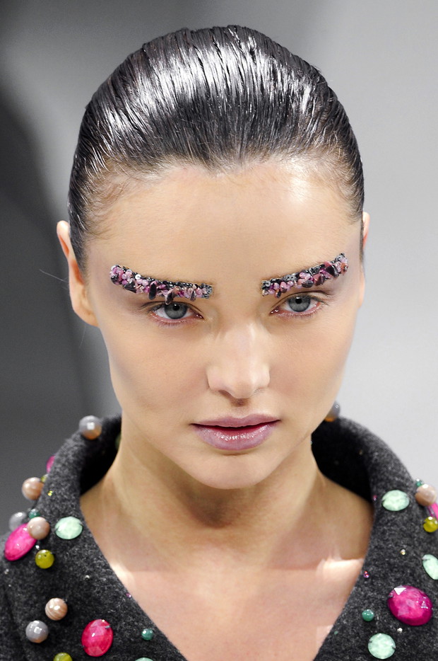 Fryzury: Chanel jesień-zima 2012/2013, fot. Imaxtree