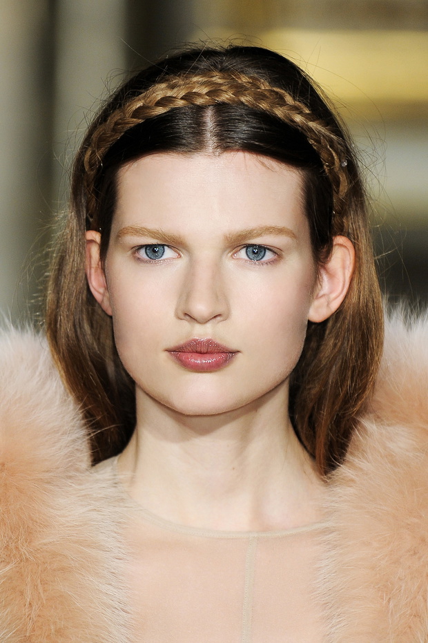 Fryzury: Emilio Pucci jesień-zima 2012/2013, fot. Imaxtree