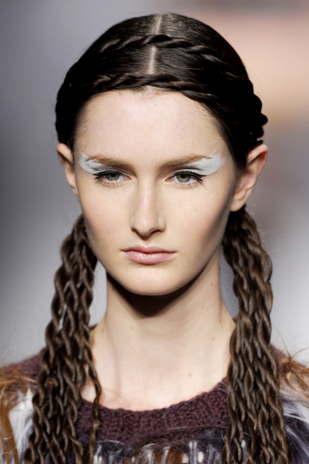 Fryzury: Fendi jesień-zima 2012/2013, fot. Imaxtree