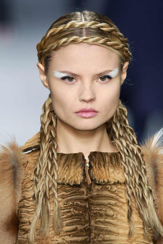 Fryzury: Fendi jesień-zima 2012/2013, fot. Imaxtree