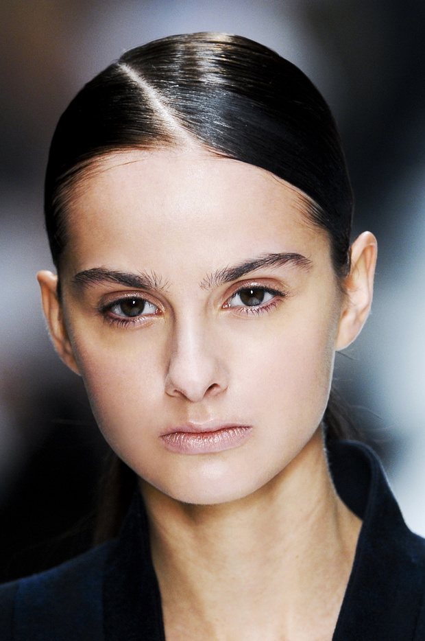 Fryzury: Issey Miyake jesień-zima 2012/2013, fot. Imaxtree