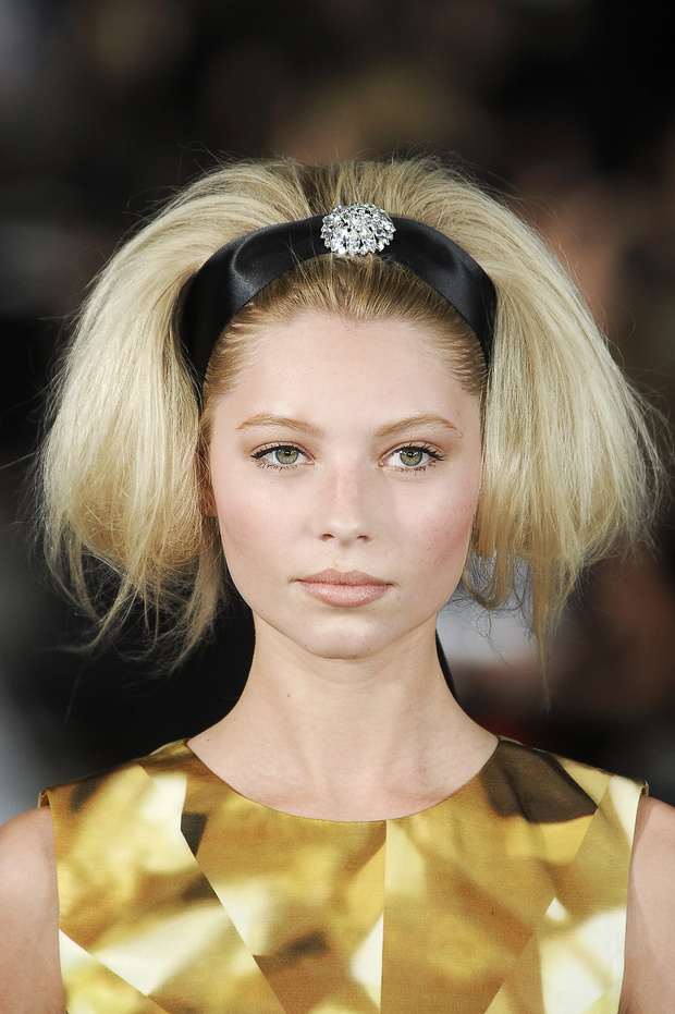 Fryzury: Oscar de la Renta jesień-zima 2012/2013, fot. Imaxtree