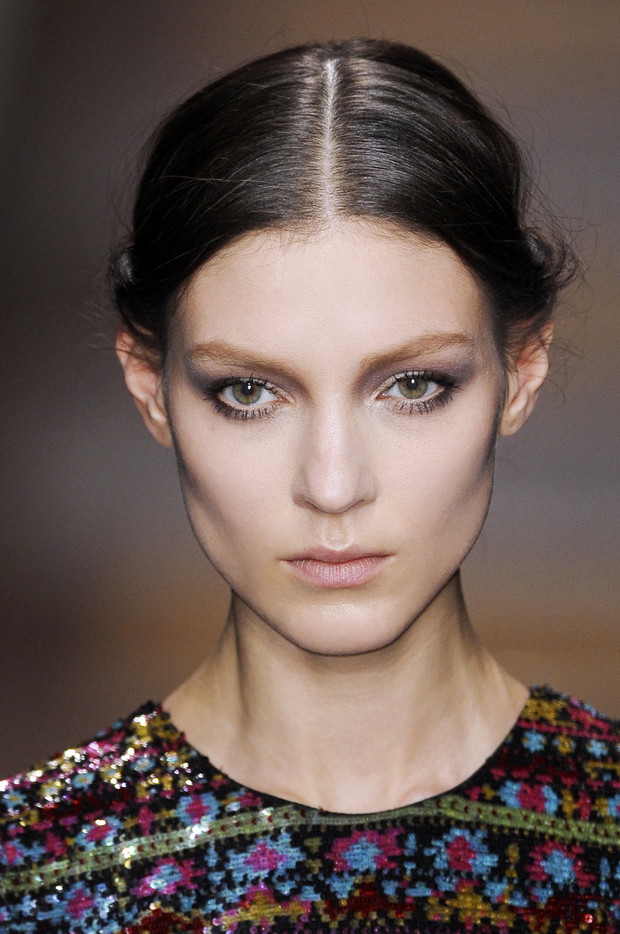 Fryzury: Valentino jesień-zima 2012/2013, fot. Imaxtree