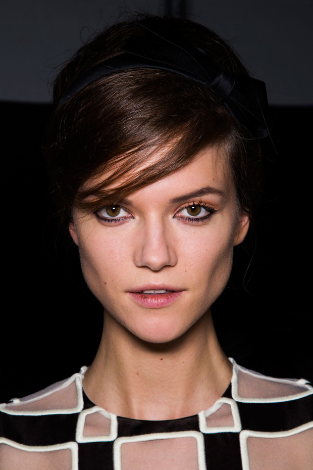 Kasia Struss Backtage Louis Vuitton wiosna-lato 2013 / fot. Imaxtree