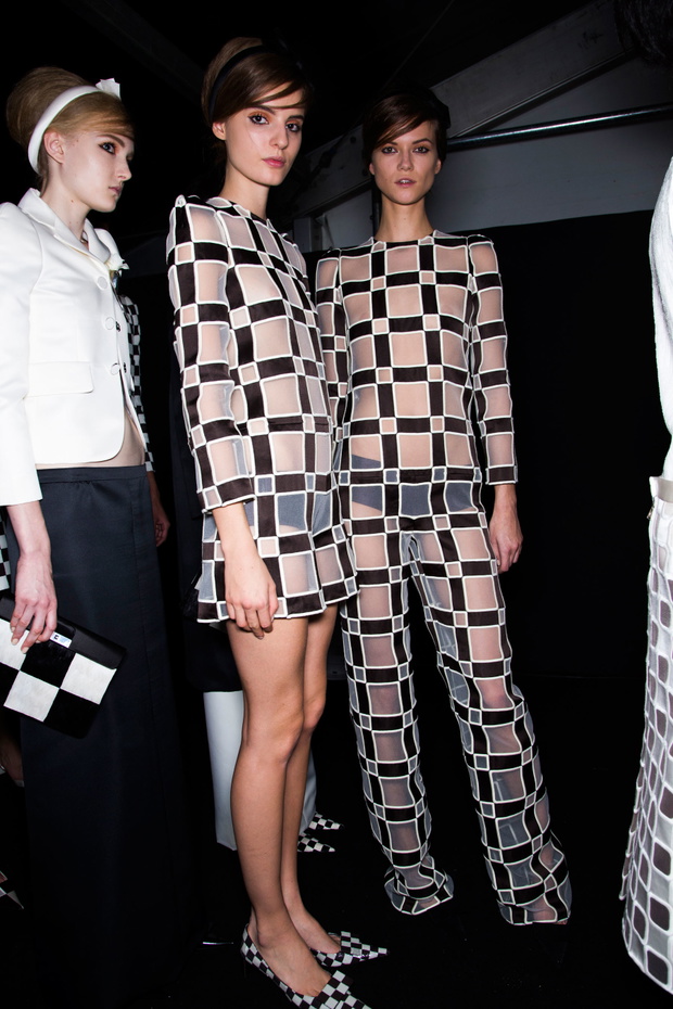 Kasia Struss Backtage Louis Vuitton wiosna-lato 2013 / fot. Imaxtree