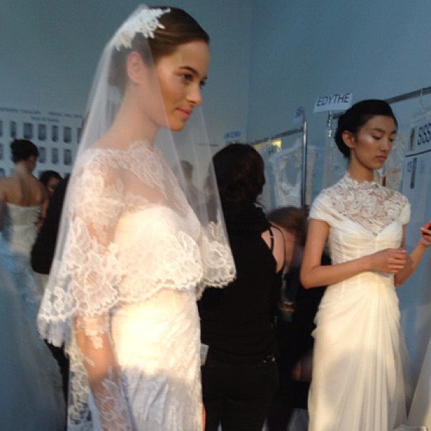 Suknie ślubne Monique Lhuillier 2013: backstage pokazu