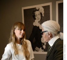 Karl Lagerfeld na wystawie Chanel: The Little Black Jacket (fot. East News)