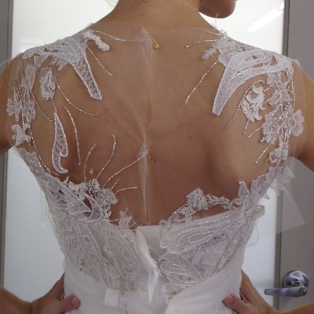 Suknie ślubne Monique Lhuillier 2013: backstage pokazu