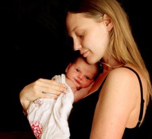 Sasha Pivovarova z córeczką Mią / fot. Twitter