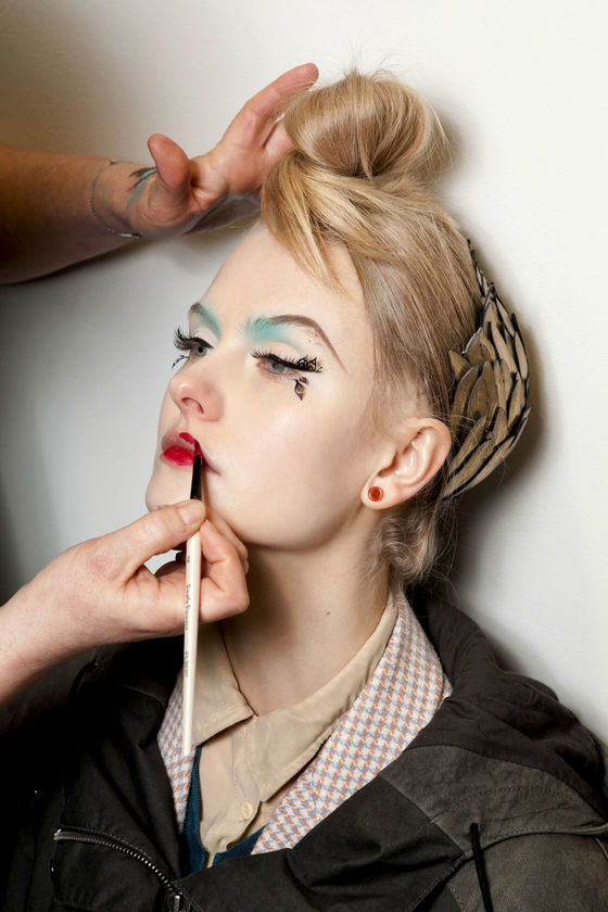 backstage-manish-arora-jesien-zima-2012-2013-fot-imaxtree2-91f3d39