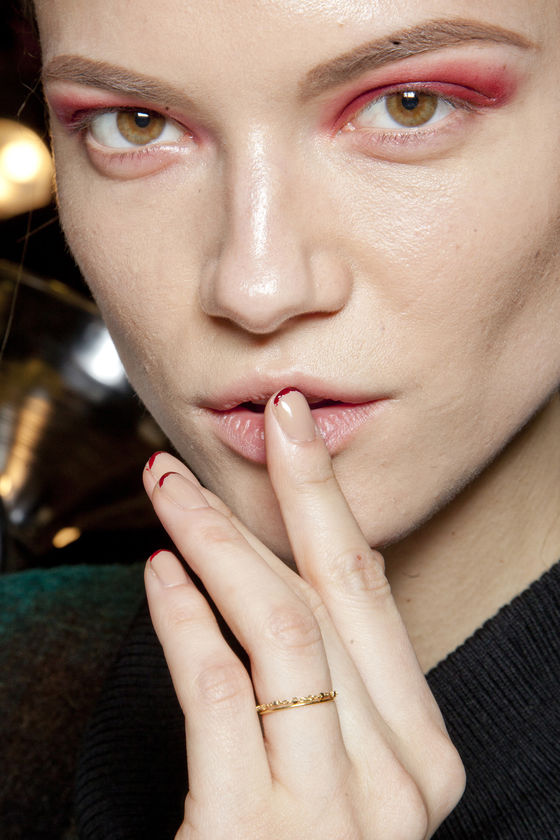 backstage-donna-karan-jesien-zima-2012-2013-fot-imaxtree1-20b95cc