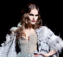 Raf Simons krytykuje styl Galliano
