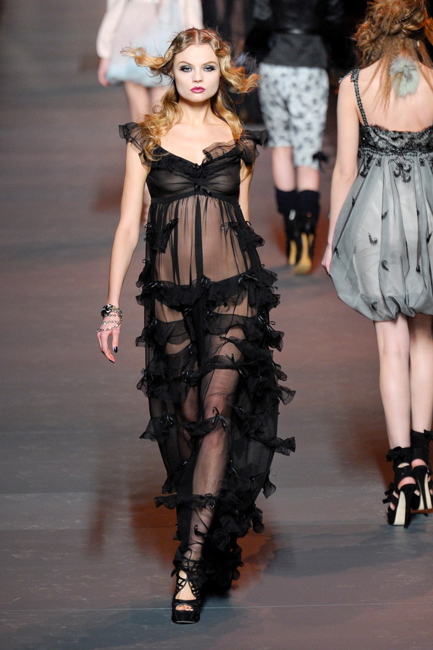 raf-simons-krytykuje-styl-galliano14-31d4bac