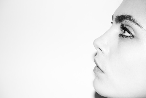 Cara Delevingne pozuje w studiu Terry