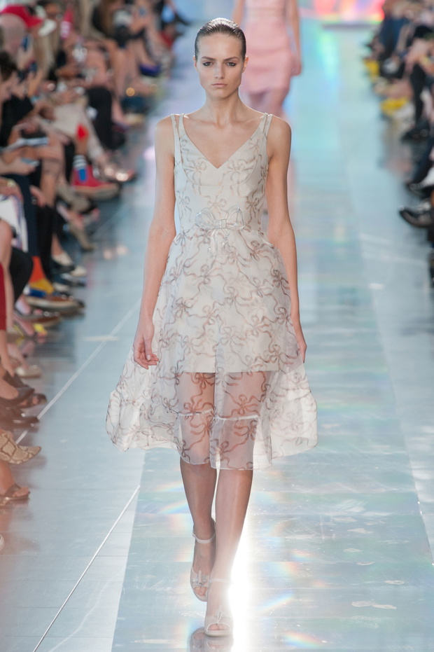 balenciaga-wybiera-christophera-kane-a22-a025ce8