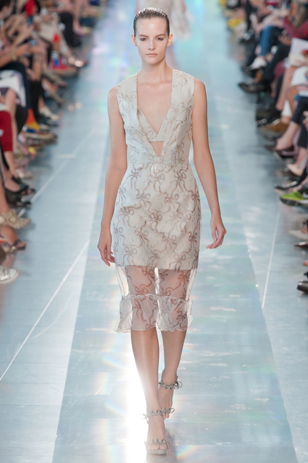 balenciaga-wybiera-christophera-kane-a21-f32f108
