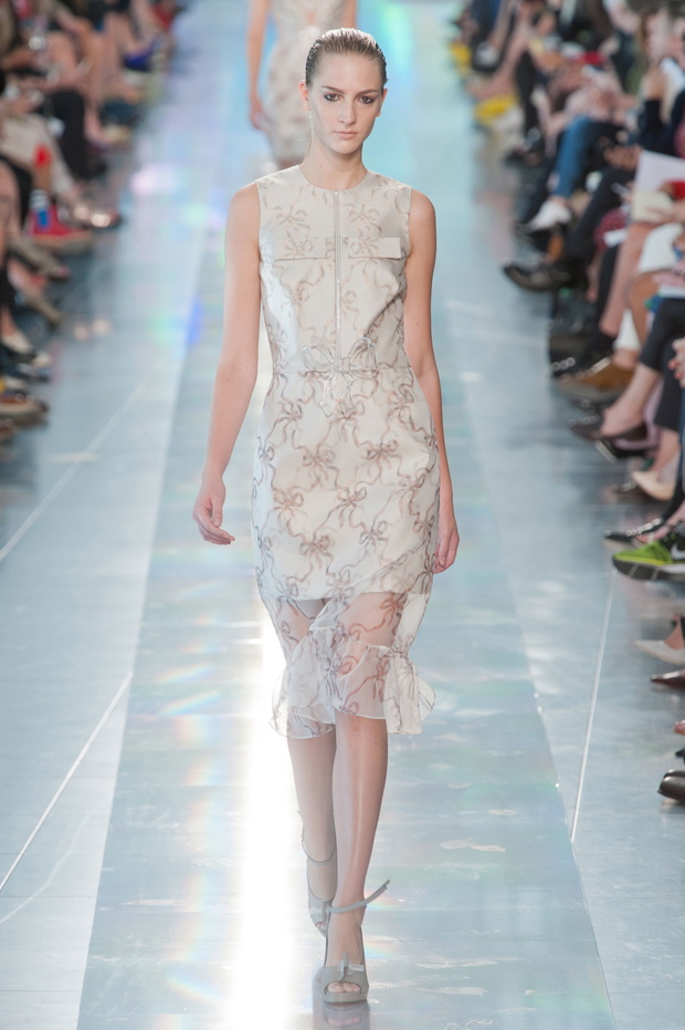 balenciaga-wybiera-christophera-kane-a20-1a469a2