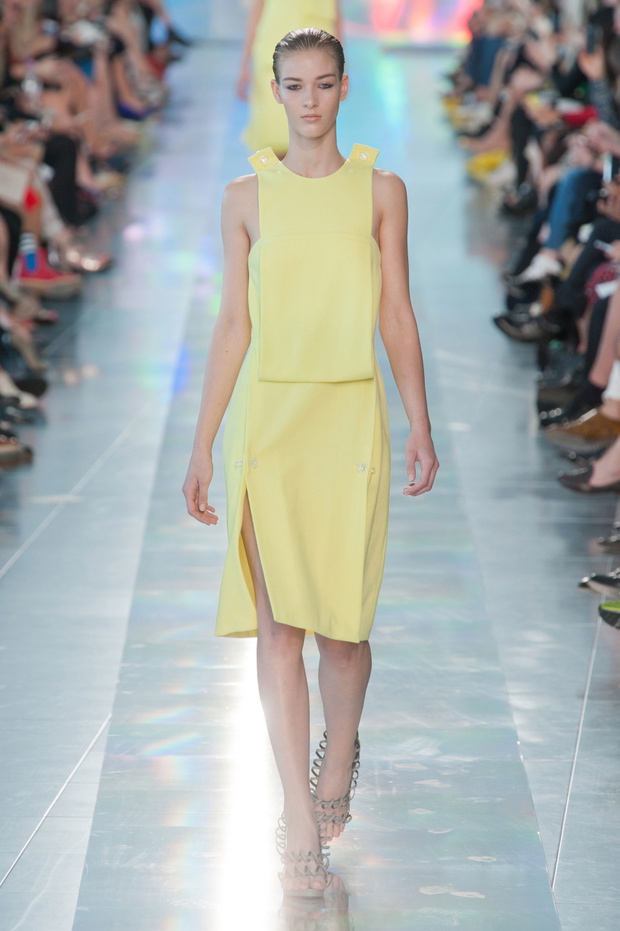 balenciaga-wybiera-christophera-kane-a14-681dd2d