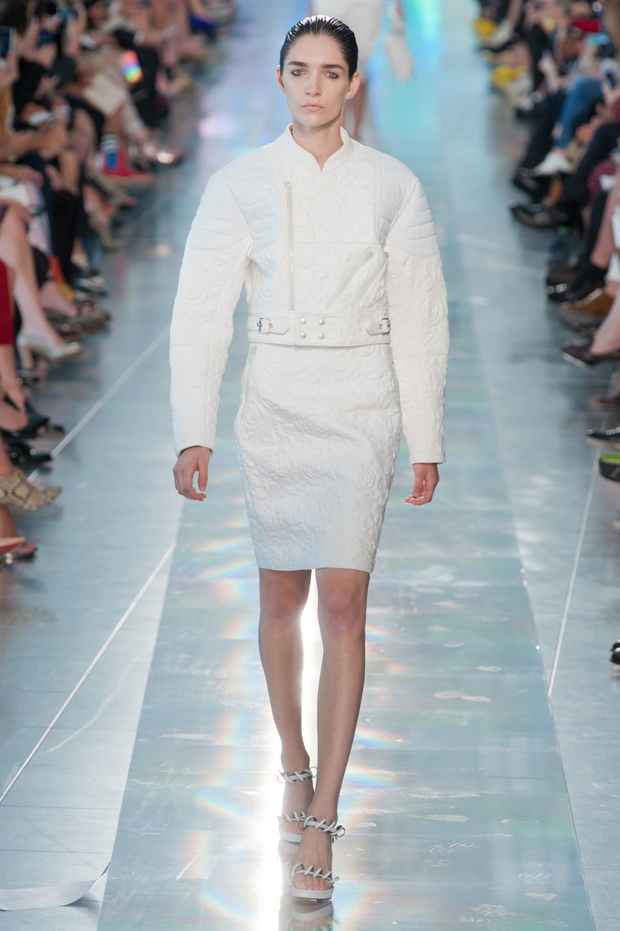 balenciaga-wybiera-christophera-kane-a-8a5027b