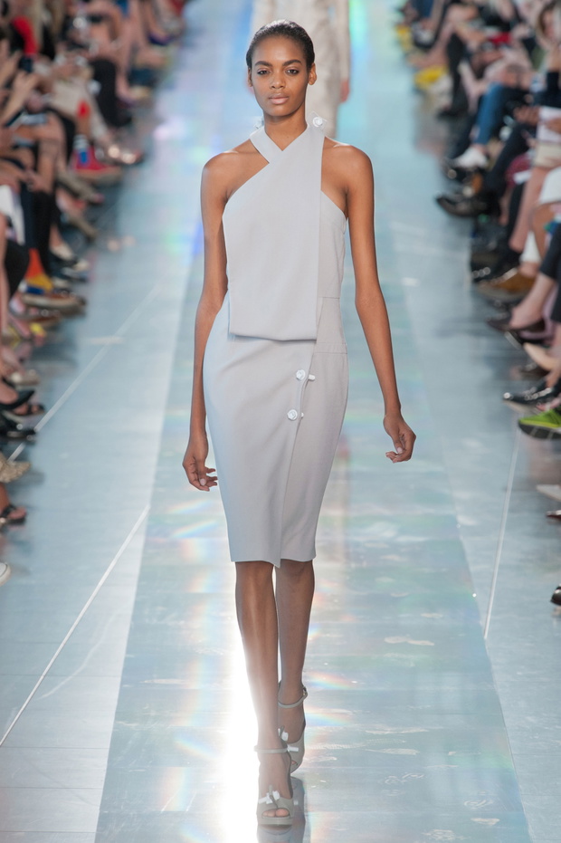 balenciaga-wybiera-christophera-kane-a18-24260a7