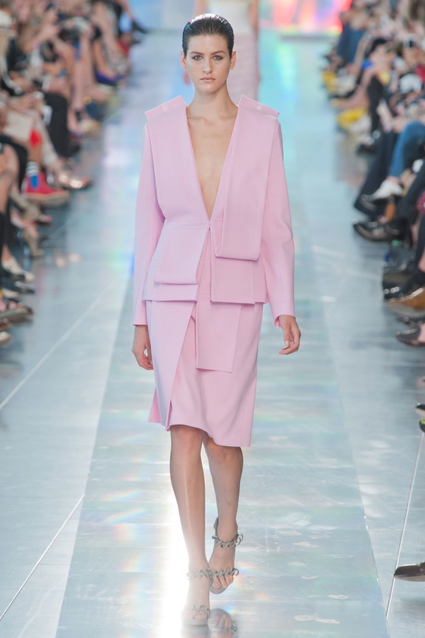 balenciaga-wybiera-christophera-kane-a10-24a79f7