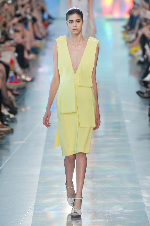 balenciaga-wybiera-christophera-kane-a15-725f3e5
