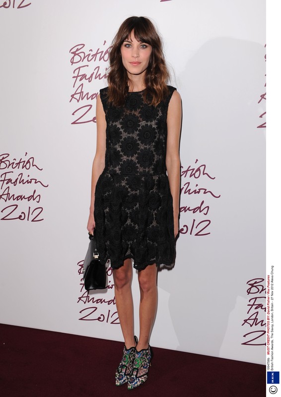 Alexa Chung w sukience Simone Rocha (fot. East News)