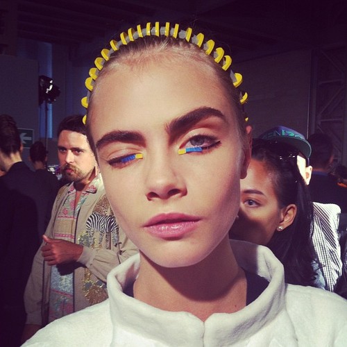 Cara Delevingne - róźne twarze modelki roku