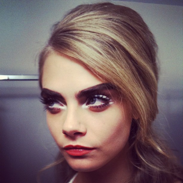 Cara Delevingne - róźne twarze modelki roku