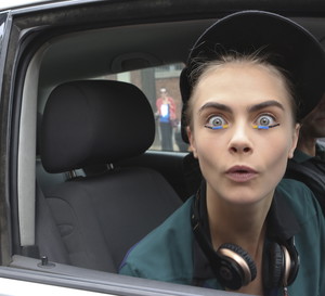 Cara Delevingne - róźne twarze modelki roku