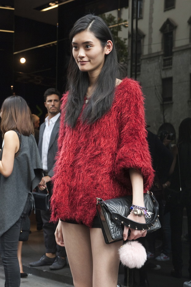 Street fashion: modelki kochają czerwień!