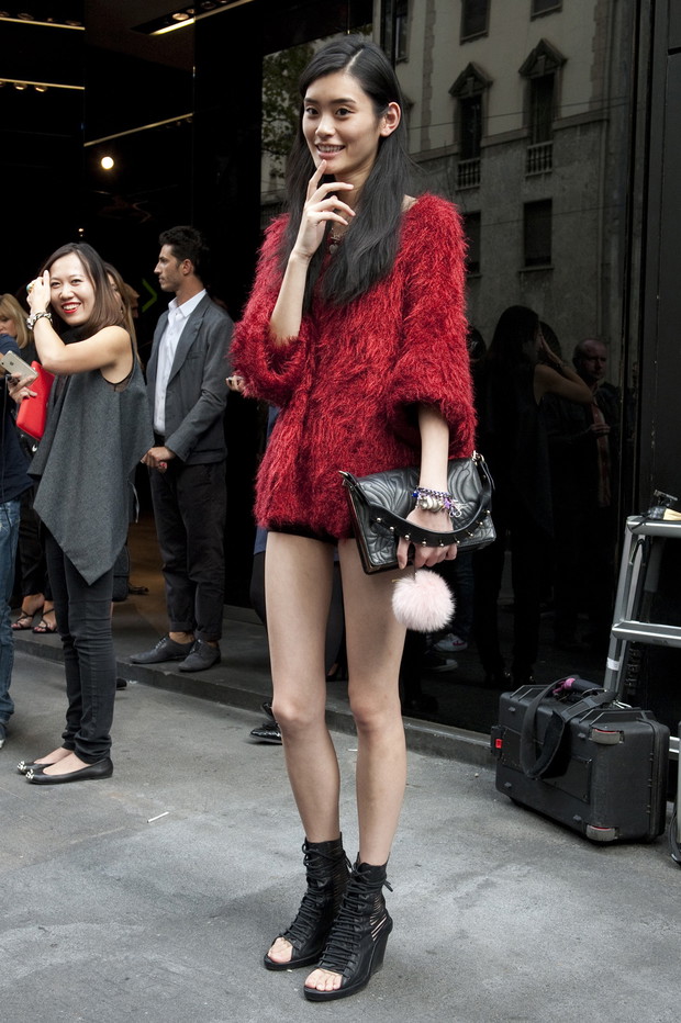 Street fashion: modelki kochają czerwień!