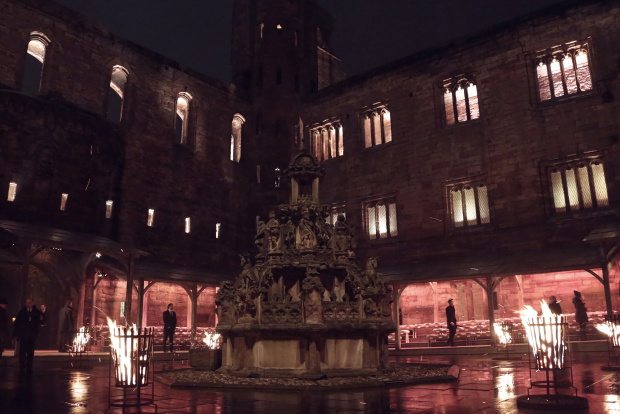 pokaz-chanel-metiers-d-art-odbyl-sie-w-palacu-linlithgow-w-szkocji-fot-serwis-prasowy-c2b9e9a