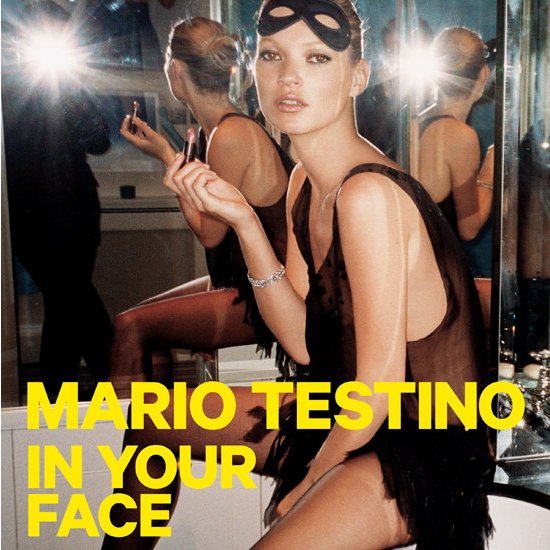 Zdjęcie promujące wystawę Mario Testino: In Your Face w Museum of Fine Arts Boston