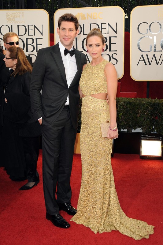 John Krasinski i Emily Blunt w sukni Michael Kors na rozdaniu Złotych Globów 2013, fot. East News