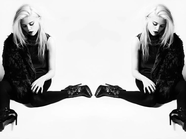 Sky Ferreira w lookbooku Saint Laurent Paris