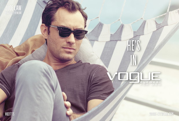 Jude Law w kampanii Vogue Eyewear He’s In Vogue, fot. serwis prasowy