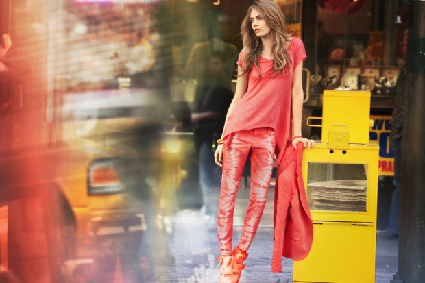 Cara Delevingne w kampanii DKNY