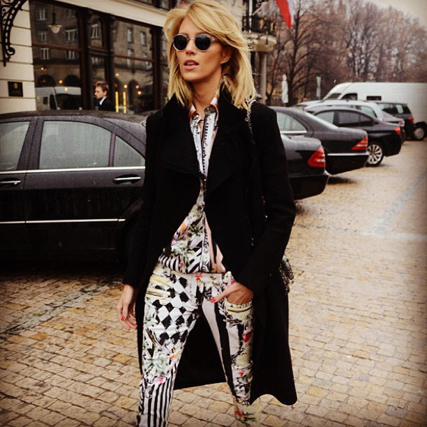 Anja Rubik w Warszawie (w stylizacjach od Balmain)