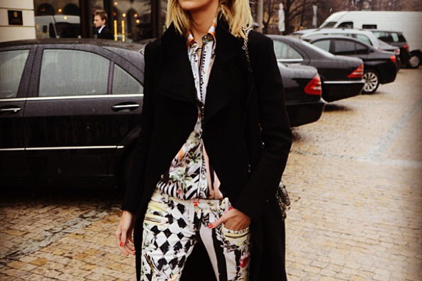 Anja Rubik w Warszawie (w stylizacjach od Balmain)