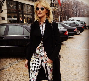 Anja Rubik w Warszawie (w stylizacjach od Balmain)