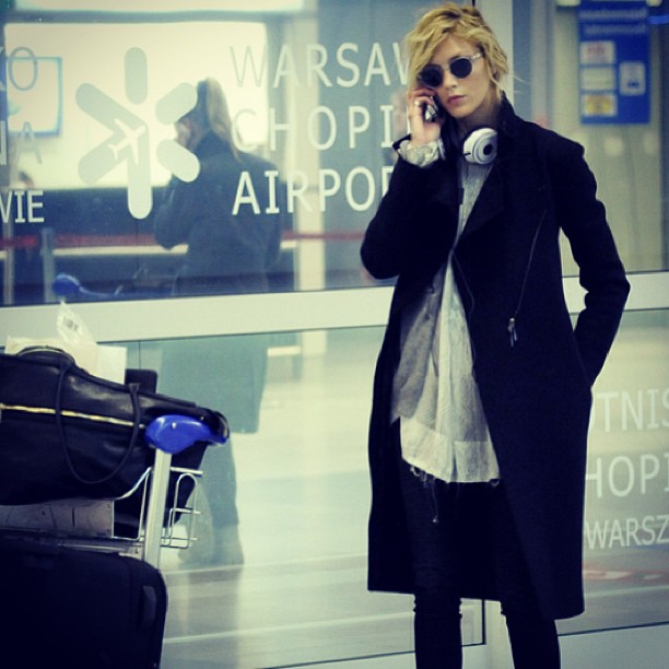 Anja Rubik w Warszawie (w stylizacjach od Balmain)