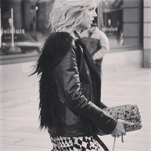 Anja Rubik w Warszawie (w stylizacjach od Balmain)