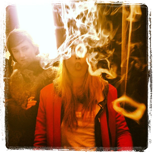 Cara Delevingne tweetuje z Fashion Week New York