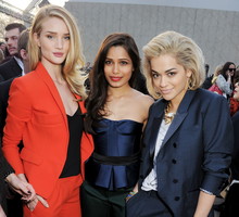 Rosie Huntington-Whiteley, Freida Pinto i Rita Ora w Burberry na pokazie Burrberry Prorsum, fot. serwis prasowy