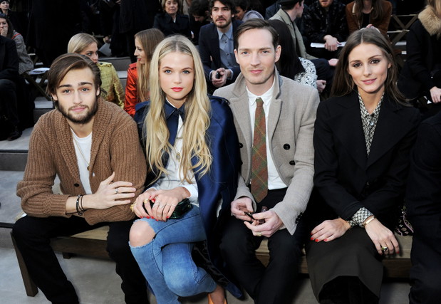Dougla Booth, Gabriella Wilde, Dan Gillespie-Sells i Olivia Palermo na pokazie Burberry Prorsum, fot. serwis prasowy