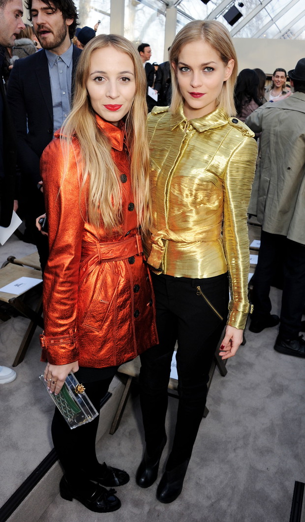 Harley Viera-Newton i Leigh Lezark w Burberry na pokazie Burberry Prorsum, fot. serwis prasowy
