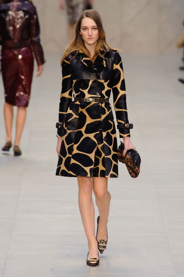 Josephine Le Tutour w pokazie Burberry Prorsum jesień-zima 2013/2014, fot. Imaxtree