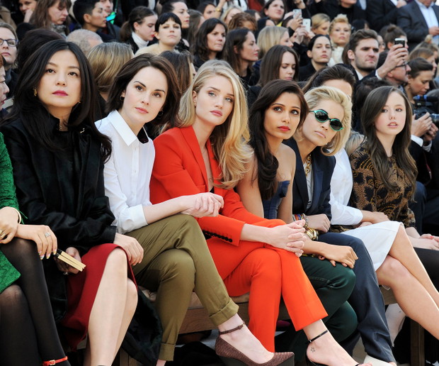 Vicky Zhao, Michelle Dockery, Rosie Huntington-Whiteley, Freida Pinto i Rita Ora na pokazie Burberry Prorsum, fot. serwis prasowy