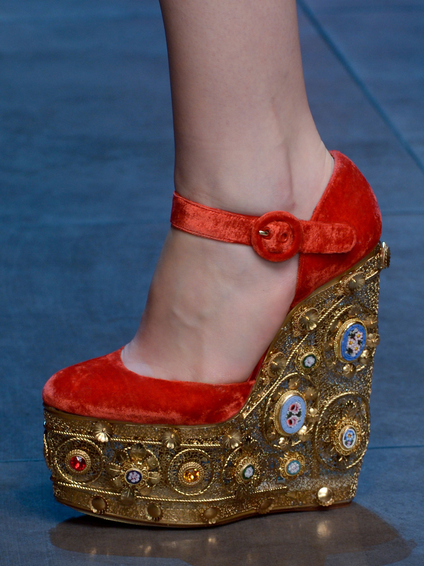Buty, torebki i biżuteria z pokazu Dolce & Gabbana FW 13